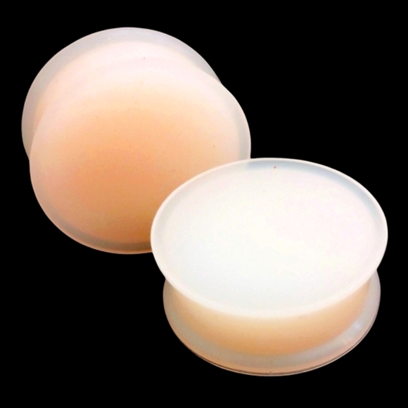⭐4 For $25 NWT Boho Flesh Tone 1 1/8" Solid Silicone Plugs Gauges - Picture 1 of 10
